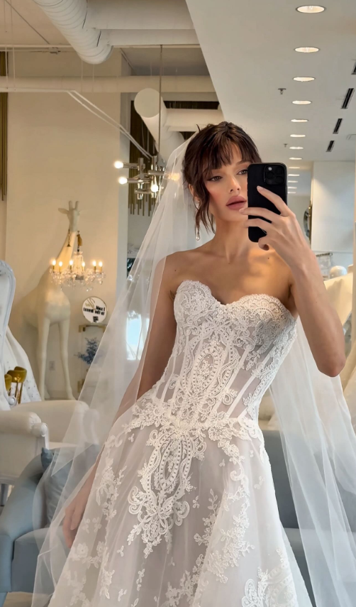 Exquisite White Lace A Line Strapless Long Wedding Dress SH6102