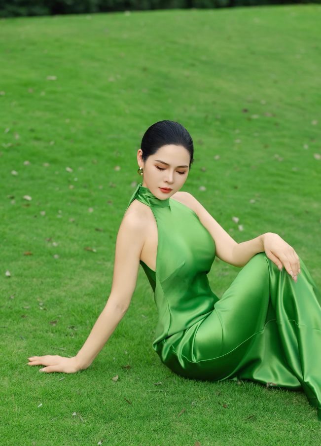 Charming Green Sheath Halter Satin Open Back Prom Dress 21th Birthday Dress SH4382