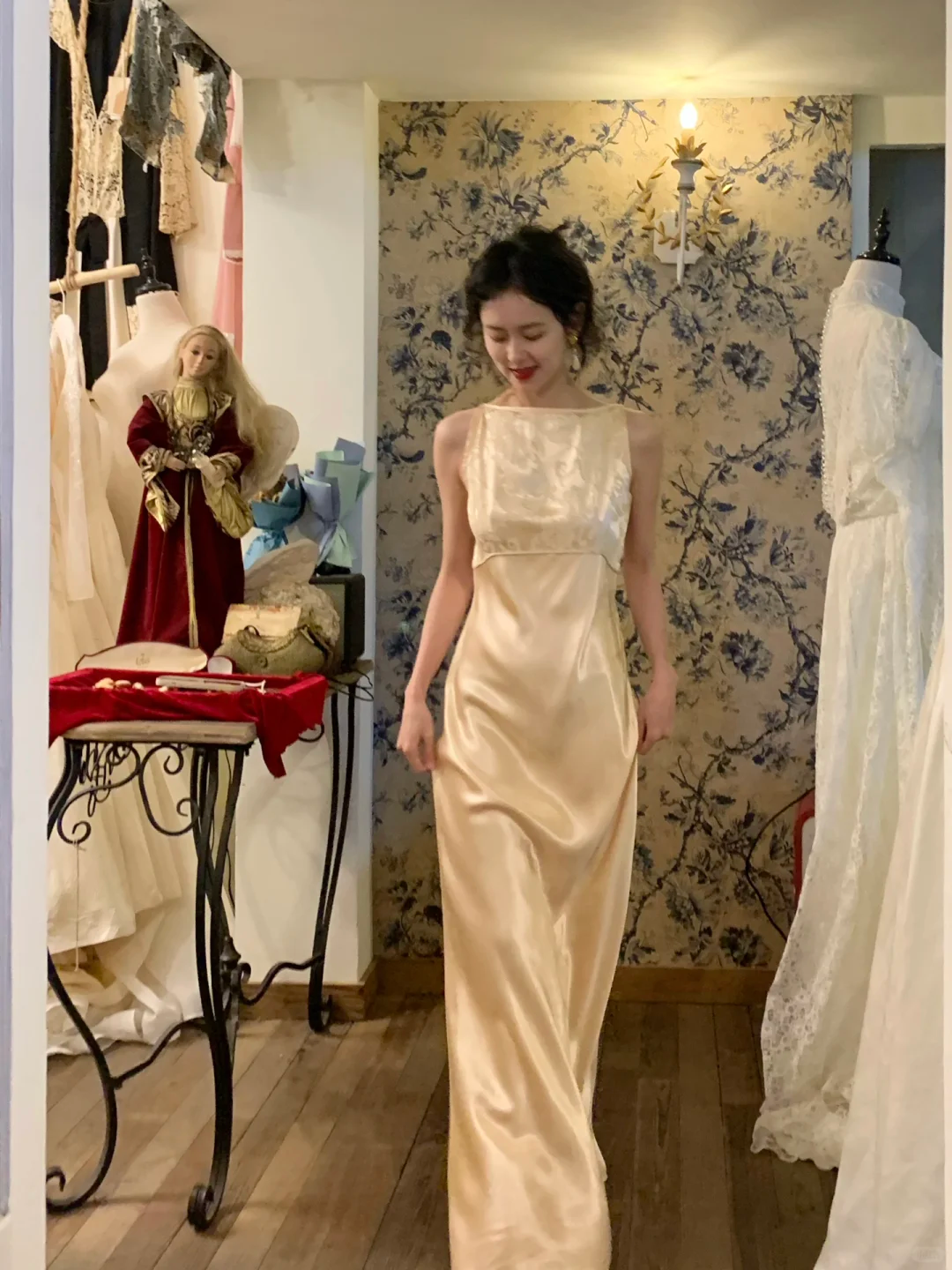 Vintage Gentle Sheath Round Neck Light Champagne Satin Prom Dress Wedding Guest Dress SH4498