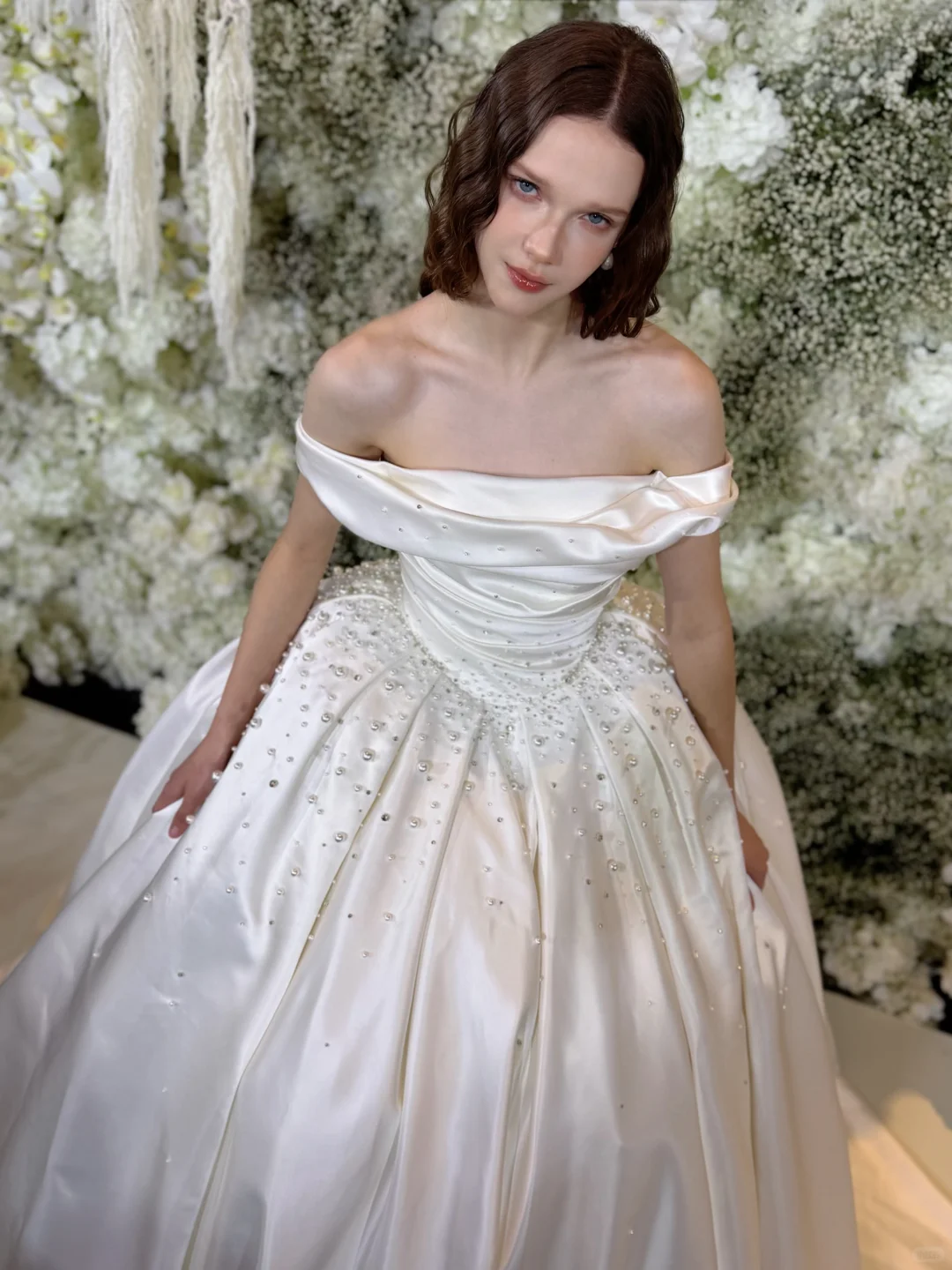 Pretty Ball Gown Off the Shoulder Exquisite Pearl Rhinestone Satin Wedding Dress SH5277