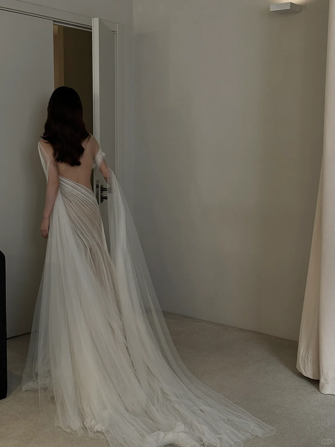 High-class Ball Gown Off the Shoulder Tulle Long Wedding Dress SH4753