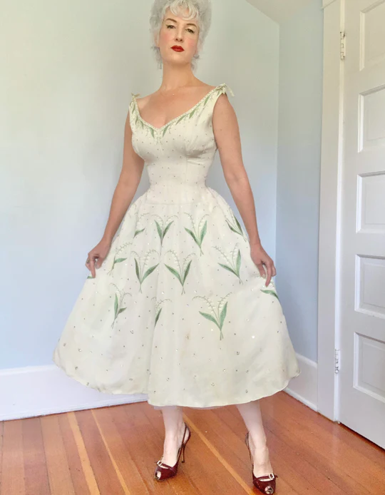 Lily of the Valley Embroidery Exquisite V Neck Satin Party Dress Prom Dress SH3596