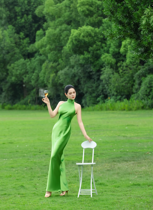 Charming Green Sheath Halter Satin Open Back Prom Dress 21th Birthday Dress SH4382