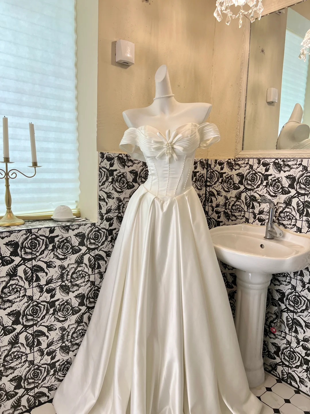 White Classy Ball Gown Off the Shoulder Pearl Satin Long Prom Dress Wedding Dress SH3857