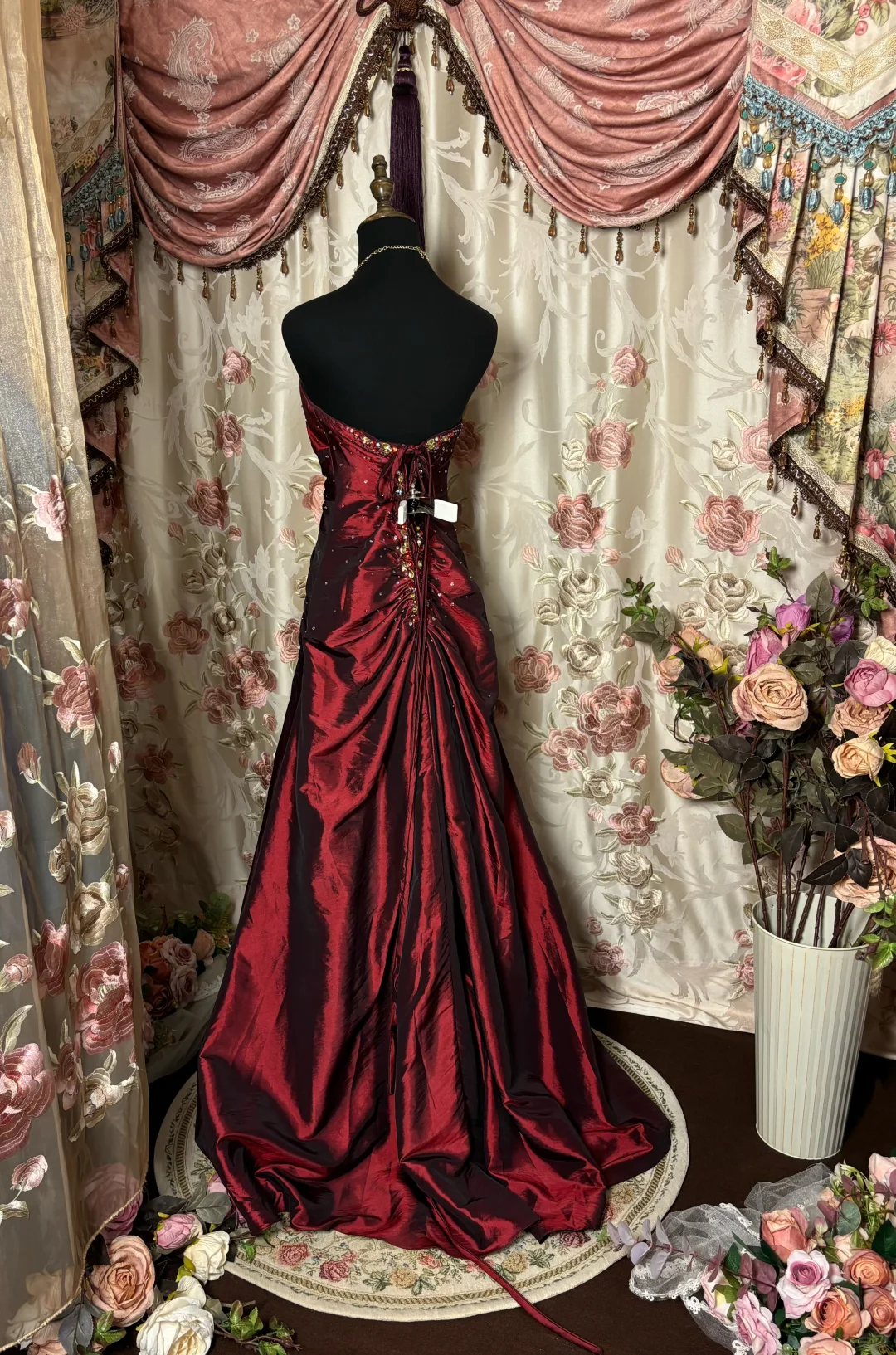 Vintage Burgundy Ball Gown Strapless Pleated Yellow Beaded Satin Long Prom Dress Evening Dress SH3733