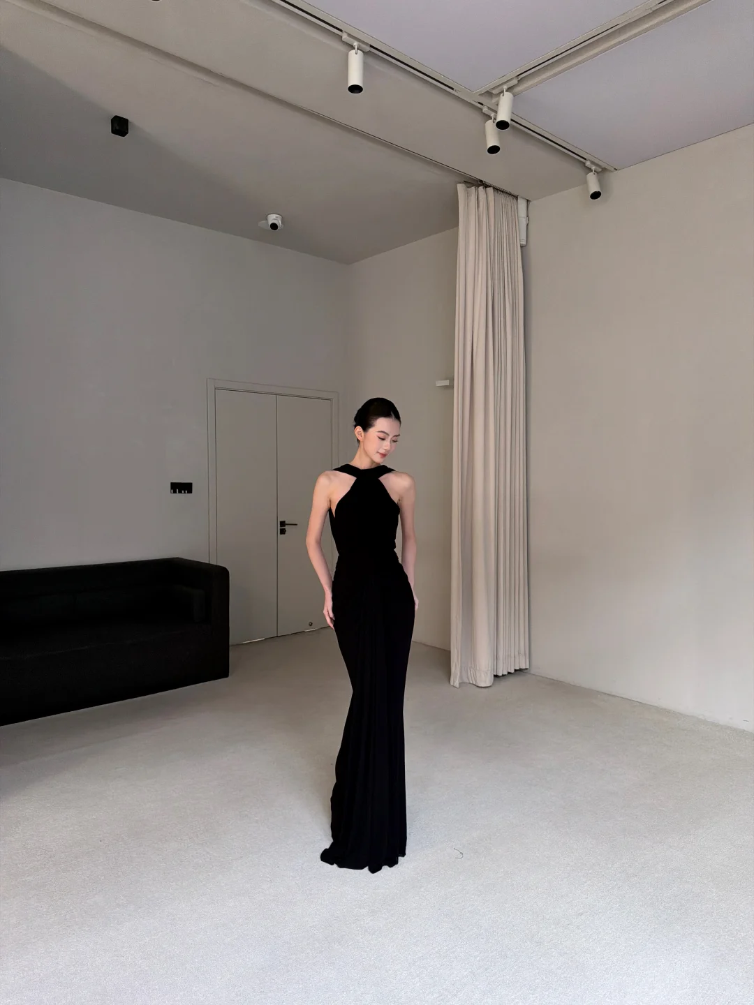 Classic Black Sheath Halter Satin Backless Long Prom Dress Evening Dress SH7704