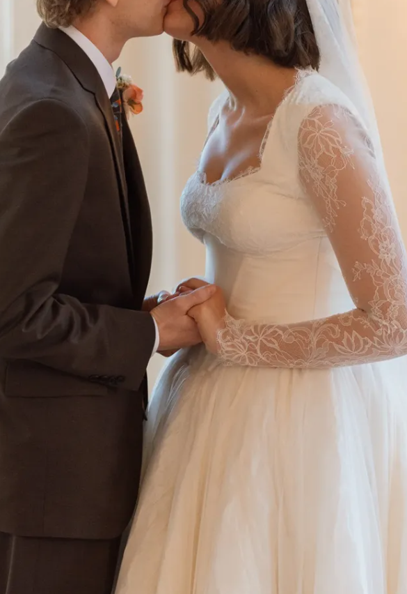 Elegant A Line Long Sleeve Square Neck White Lace Tulle Long Wedding Dress SH6196