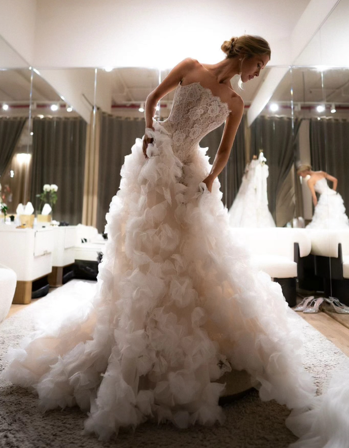 Dreamy Ball Gown Strapless White Lace Tulle Long Wedding Dress SH7110