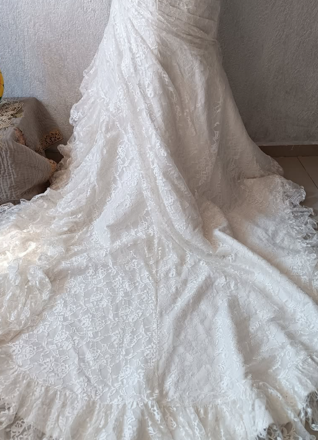 Vintage Mermaid Sweetheart Neck Ivory Lace Long Sweep Wedding Dress SH2155