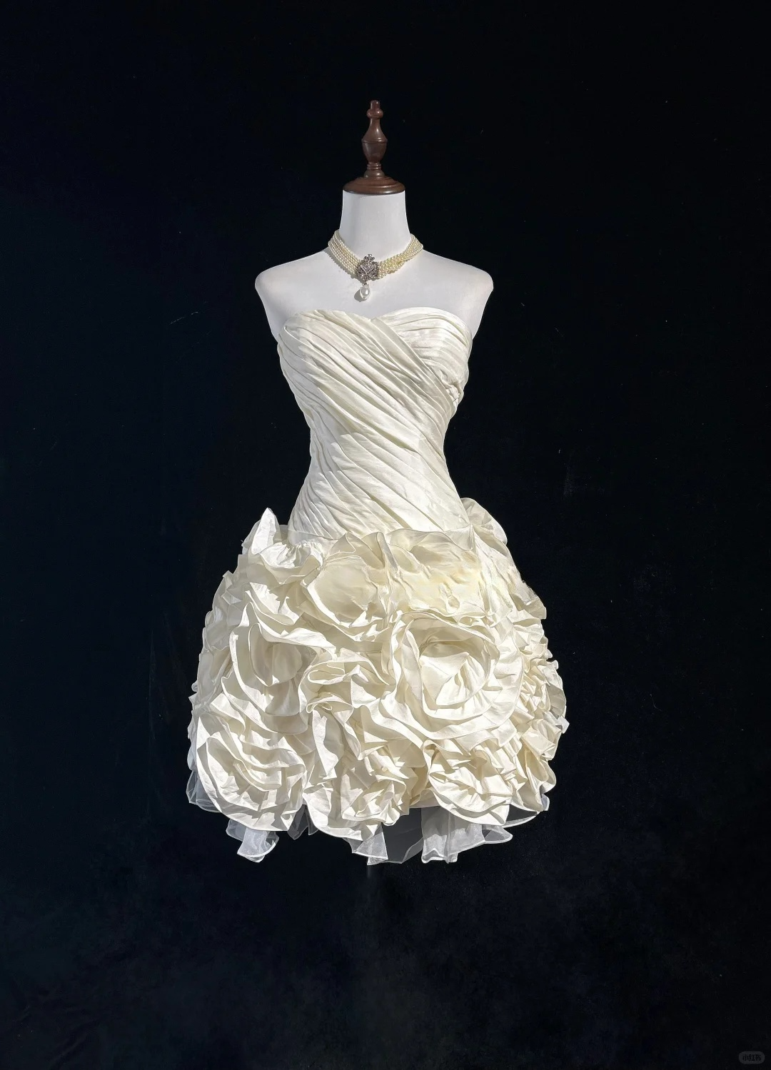 Ivory A Line Sweetheart Neck Pleated Flower Satin Short Homecoming Dress Cocktail Dress SH3147