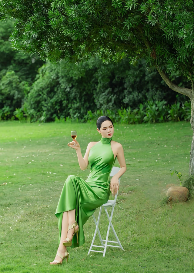 Charming Green Sheath Halter Satin Open Back Prom Dress 21th Birthday Dress SH4382