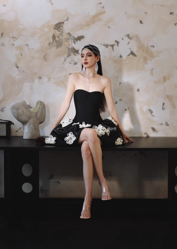 Black Sexy A Line Sweetheart Neck White Appliques Satin Short Homecoming Dress Cocktail Dress SH3575