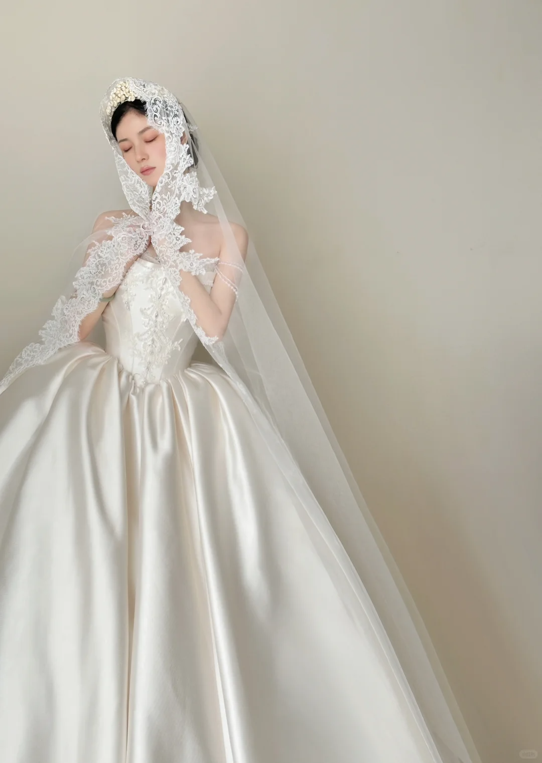 White Pearl Ball Gown Strapless Appliques Satin Long 16th Birthday Dress Wedding Dress SH3962