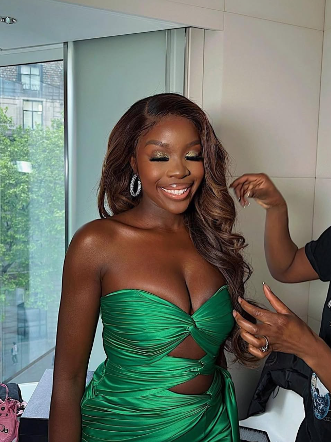 Sexy Sheath Sweetheart Neck Green Pleated Satin Short Homecoming Dress SH3279