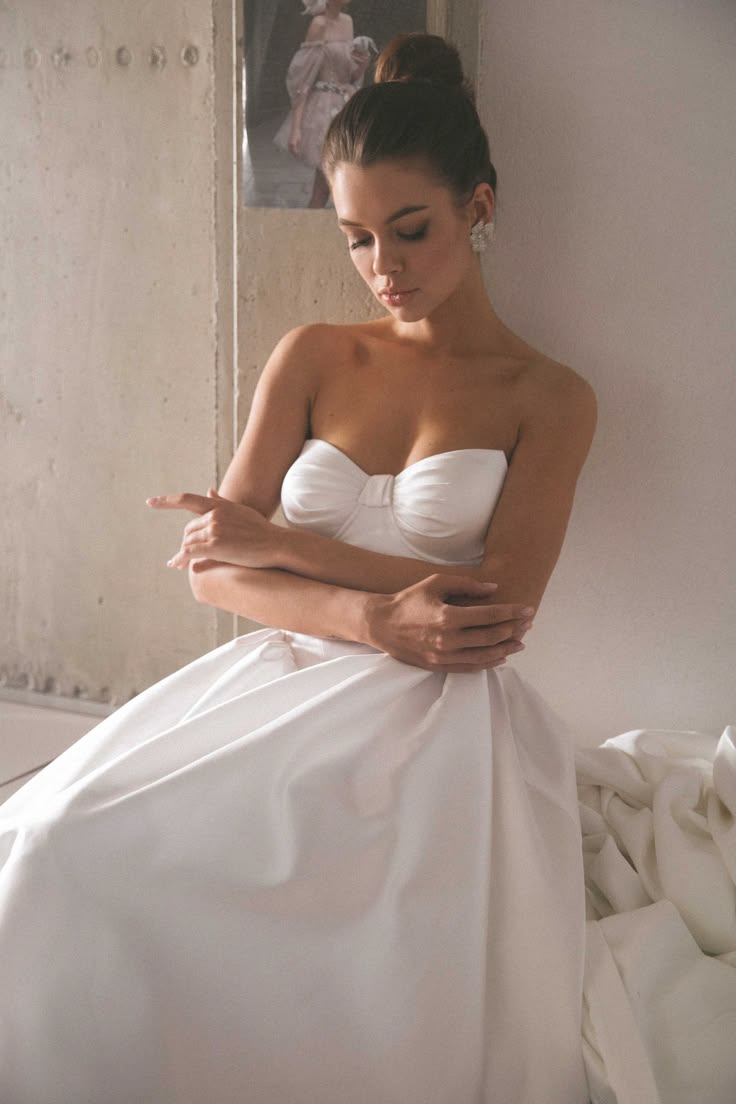 White A Line Sweetheart Neck White Satin Long Wedding Dress SH8716