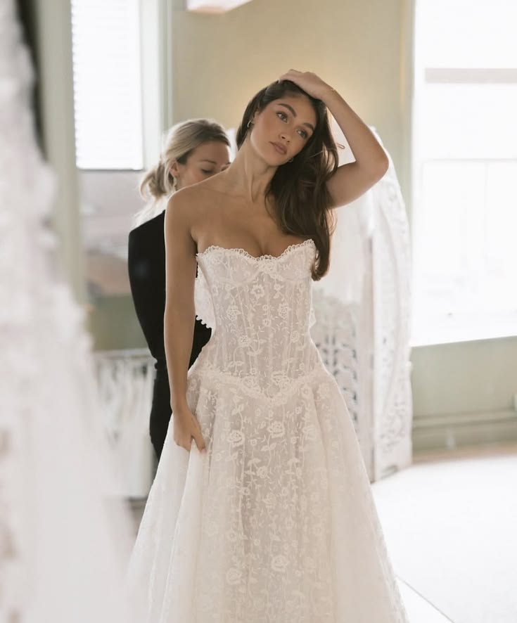 Beautiful A Line Strapless Exquisite Lace Long Wedding Dress SH8755
