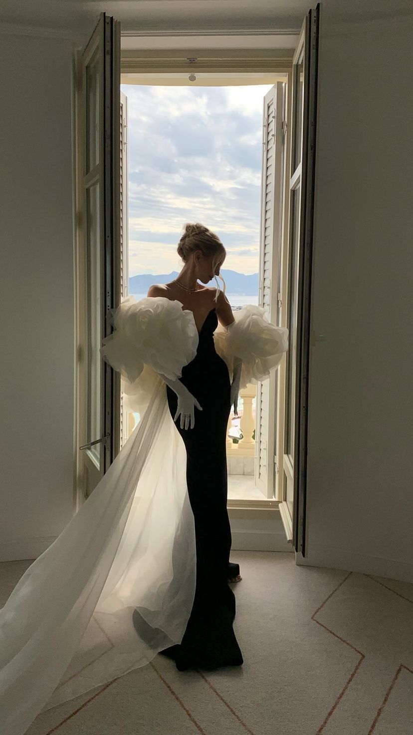 Elegant Mermaid Sweetheart Neck White Tulle Black Satin Prom Dress SH4565