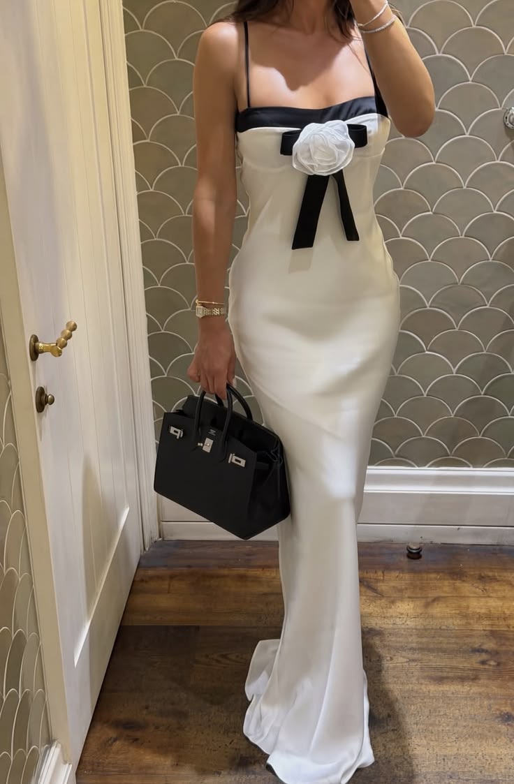 Gentle White-black Sheath Spaghetti Strap Satin Long Prom Dress Evening Dress SH7576