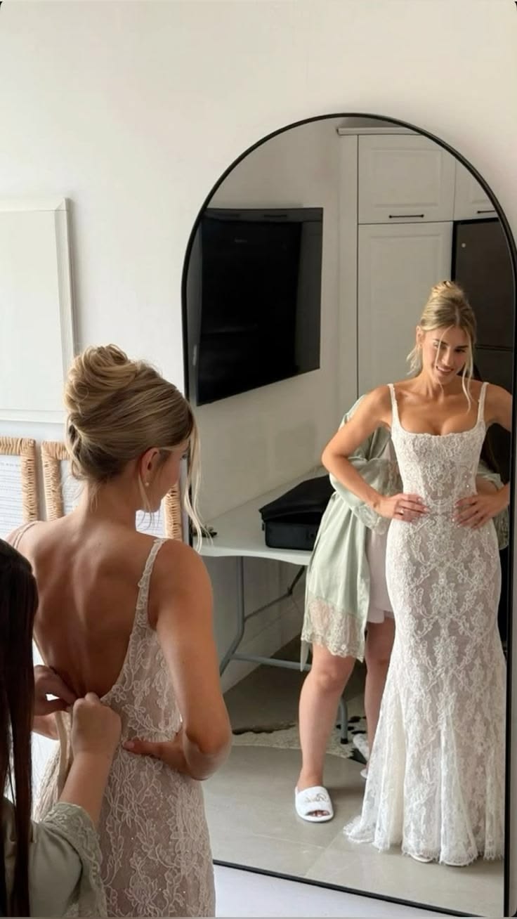 Romantic Mermaid Spaghetti Strap Exquisite White Lace Long Wedding Dress SH8011