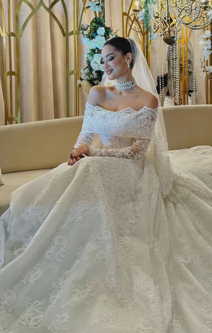 Stunning A Line Long Sleeve Exquisite White Lace Long Wedding Dress SH8729