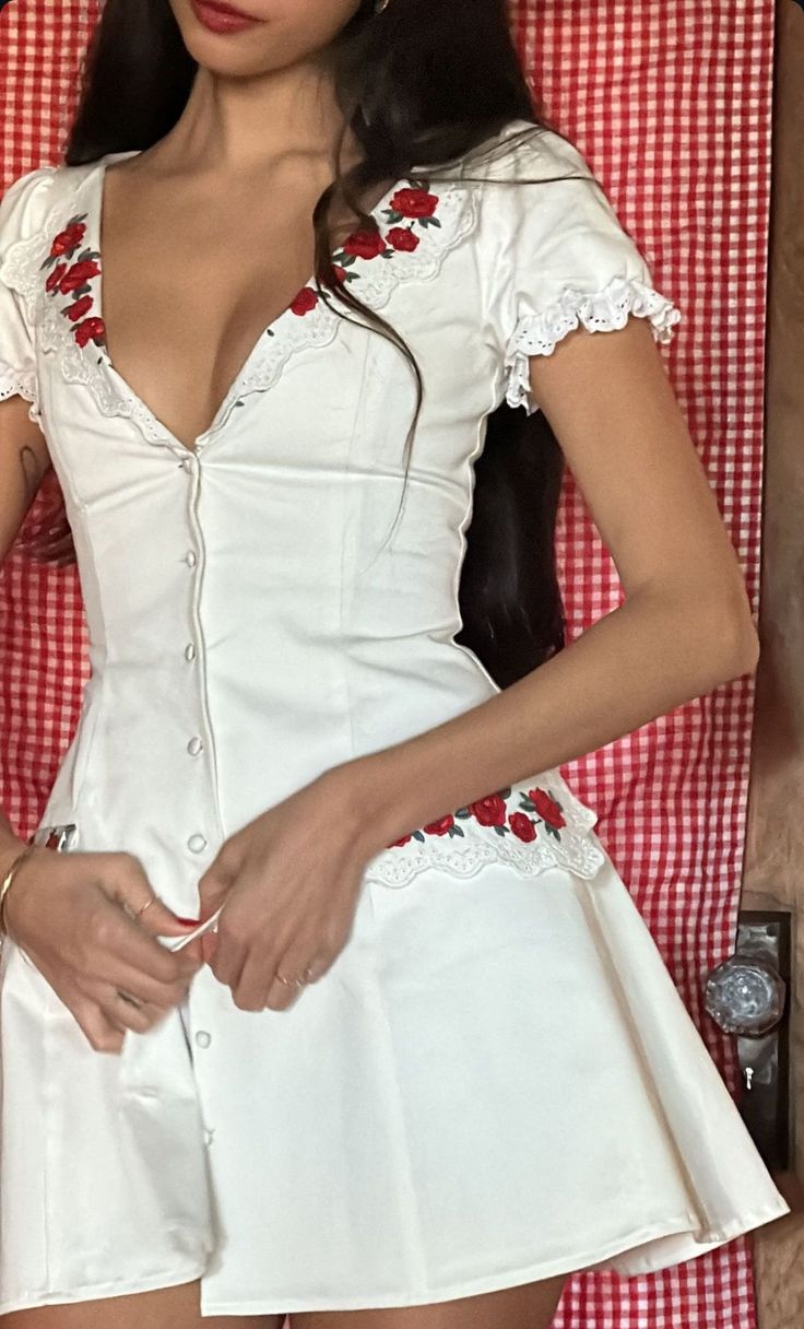 Vintage A Line Red Embroidery Floral White Satin Short Homecoming Dress Outfits SH7646