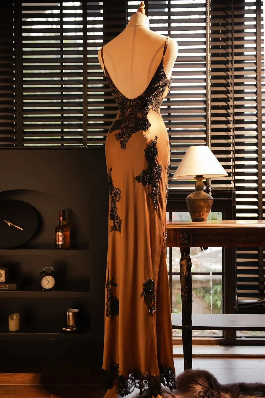 Sexy V Neck Lace Vintage Evening Dresses Sleeveless Long Party Gowns SH2872