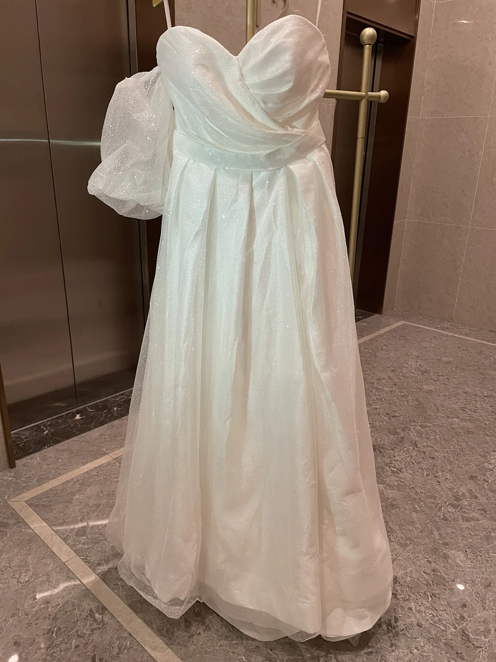 Sexy Puffy Sleeves Prom Dresses Glitter Ball Gown Party Dresses Tulle Sweep Train Prom Evening Dresses SH253