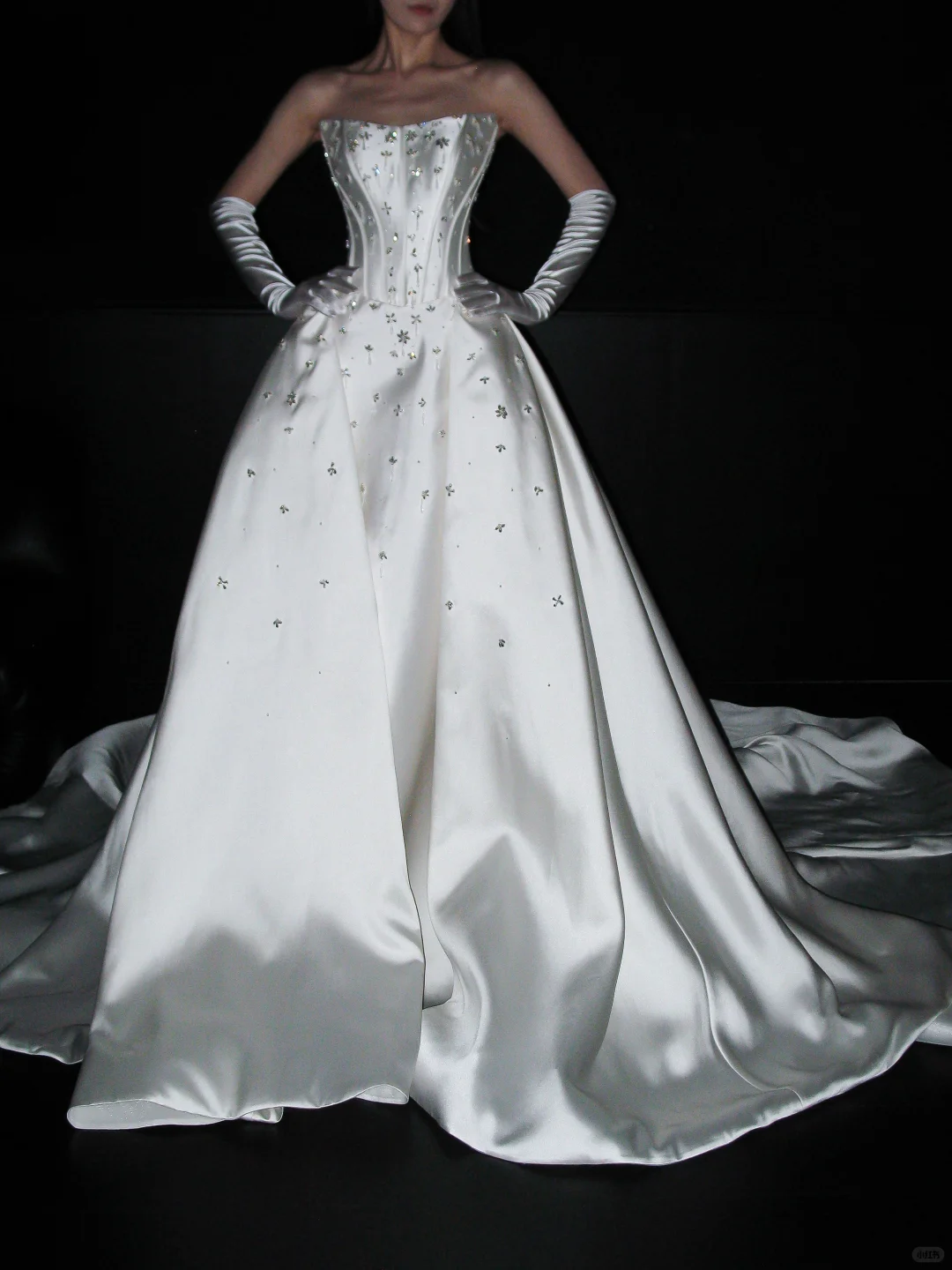Stunning Ball Gown Strapless Shiny Beaded White Satin Long Train Wedding Dress SH8888