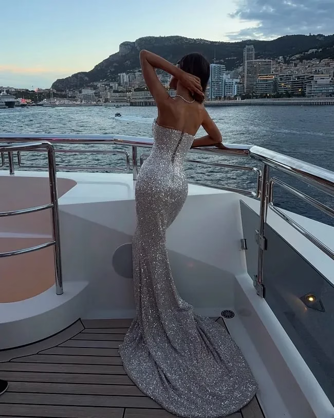 Shiny Silver Mermaid Sweetheart Neck Rhinestone Sequin Prom Dress Evening Dress SH8569