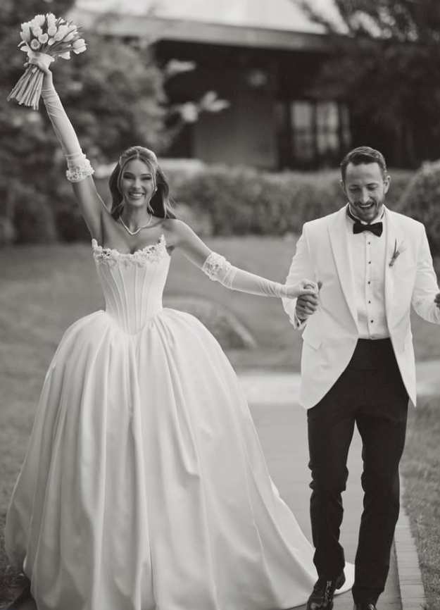 Dazzling Ball Gown Strapless Exquisite Beaded White Satin Long Train Wedding Dress SH6190
