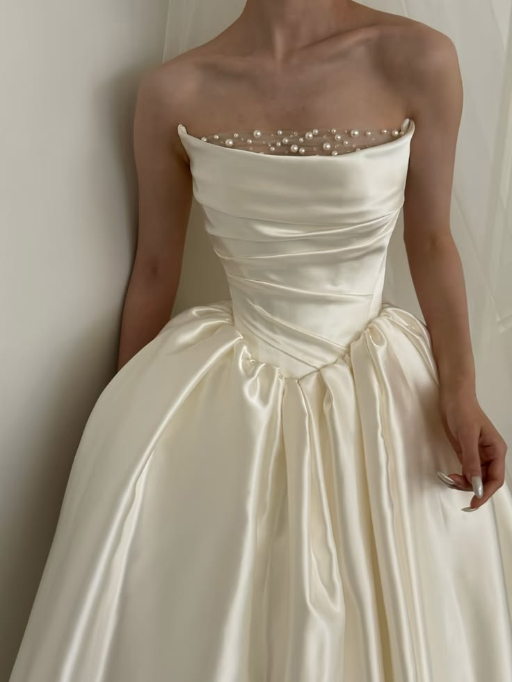 Elegant Ball Gown Strapless Pearl Ivory Satin Long Wedding Dress SH7439