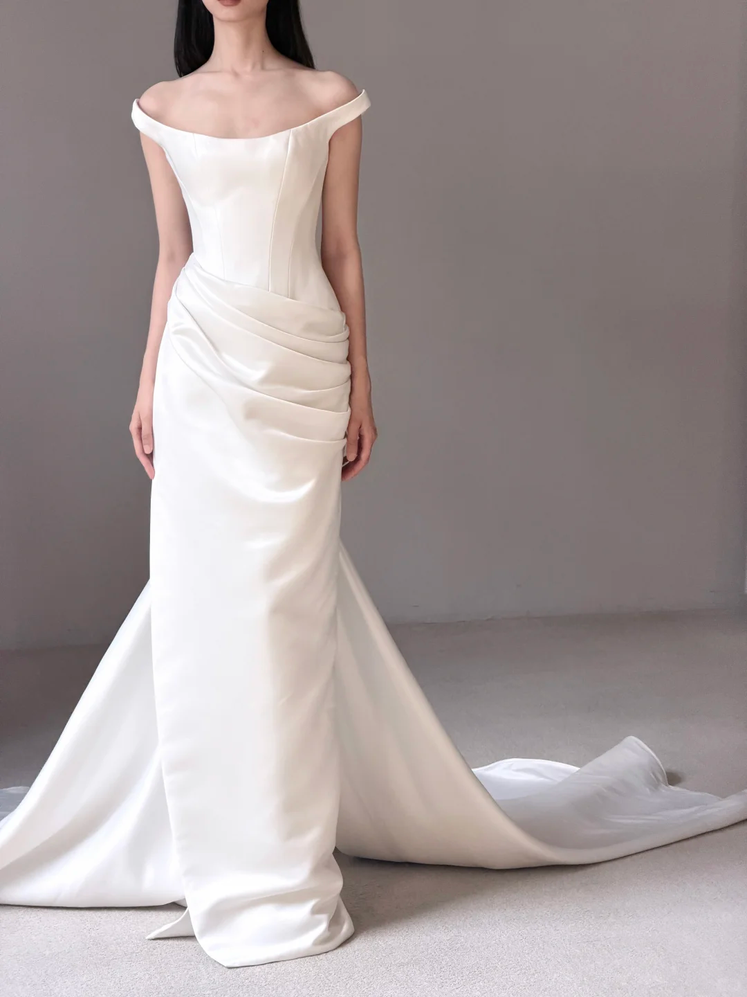 High-class Sheath Strap White Satin Long Train Wedding Dress SH7721