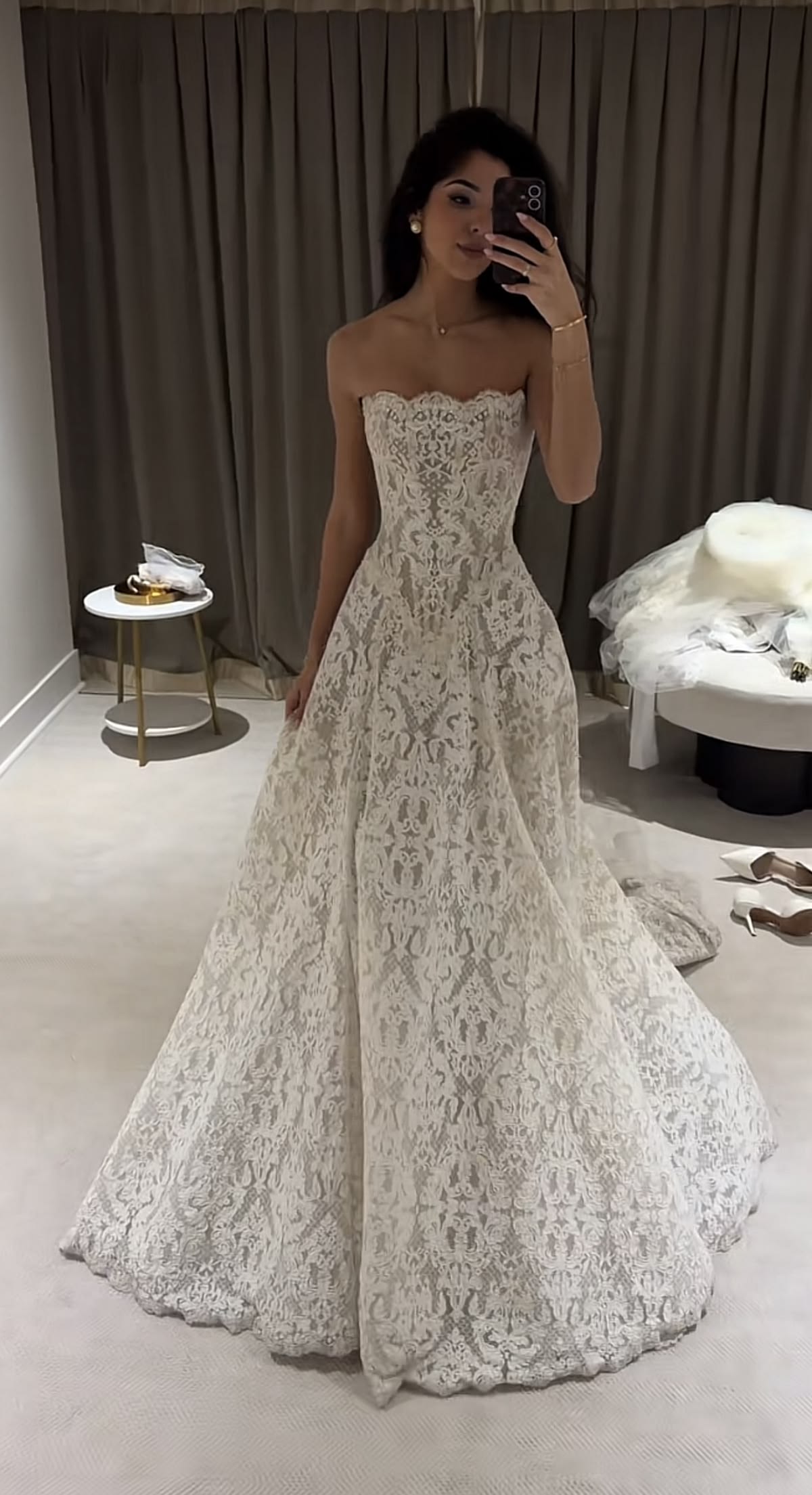 Exquiste White Lace Ball Gown Strapless Long Wedding Dress SH8376