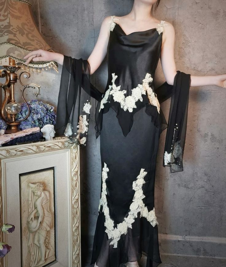 Vintage Mermaid Spaghetti Strap Appliques Black Chiffon Satin Party Dress SH2714