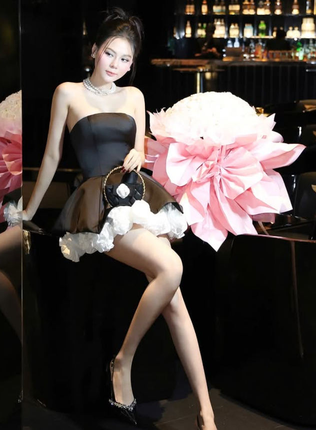 Cute A Line Strapless Black Satin Short Homecoming Dress Outfits SH6232