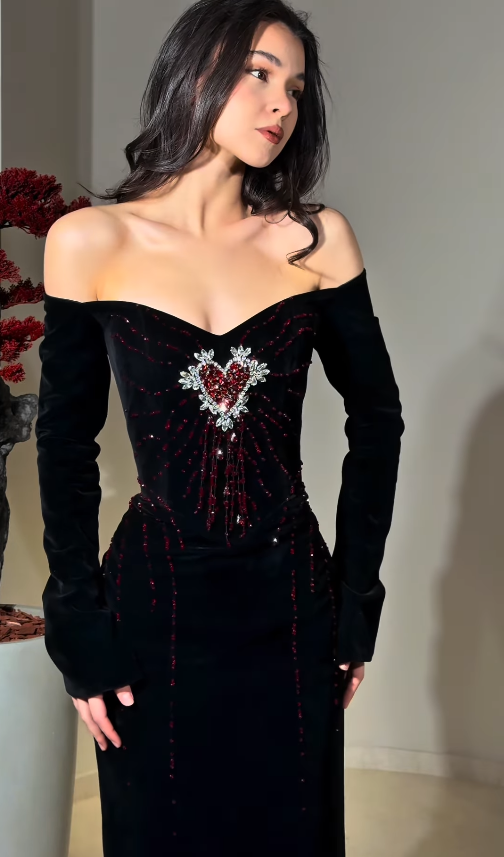 Sexy Black A Line Long Sleeve Exquisite Red Beaded Velvet Long Prom Dress Evening Dress SH6749