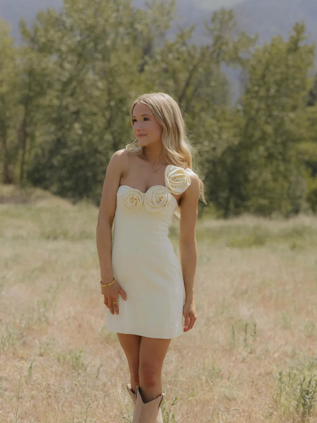 Fashionable Sheath One Shoulder Yellow Short Homecoming Dress with 3D Flowers SH7827