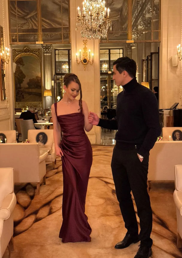 Elegangt Burgundy Sheath Straps Pleated Satin Long Prom Dress Wedding Guest Dress SH5396