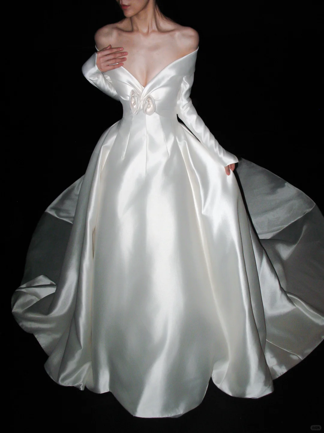 Elegant Ball Gown Long Sleeve Rose White Satin Long Train Wedding Dress SH6672