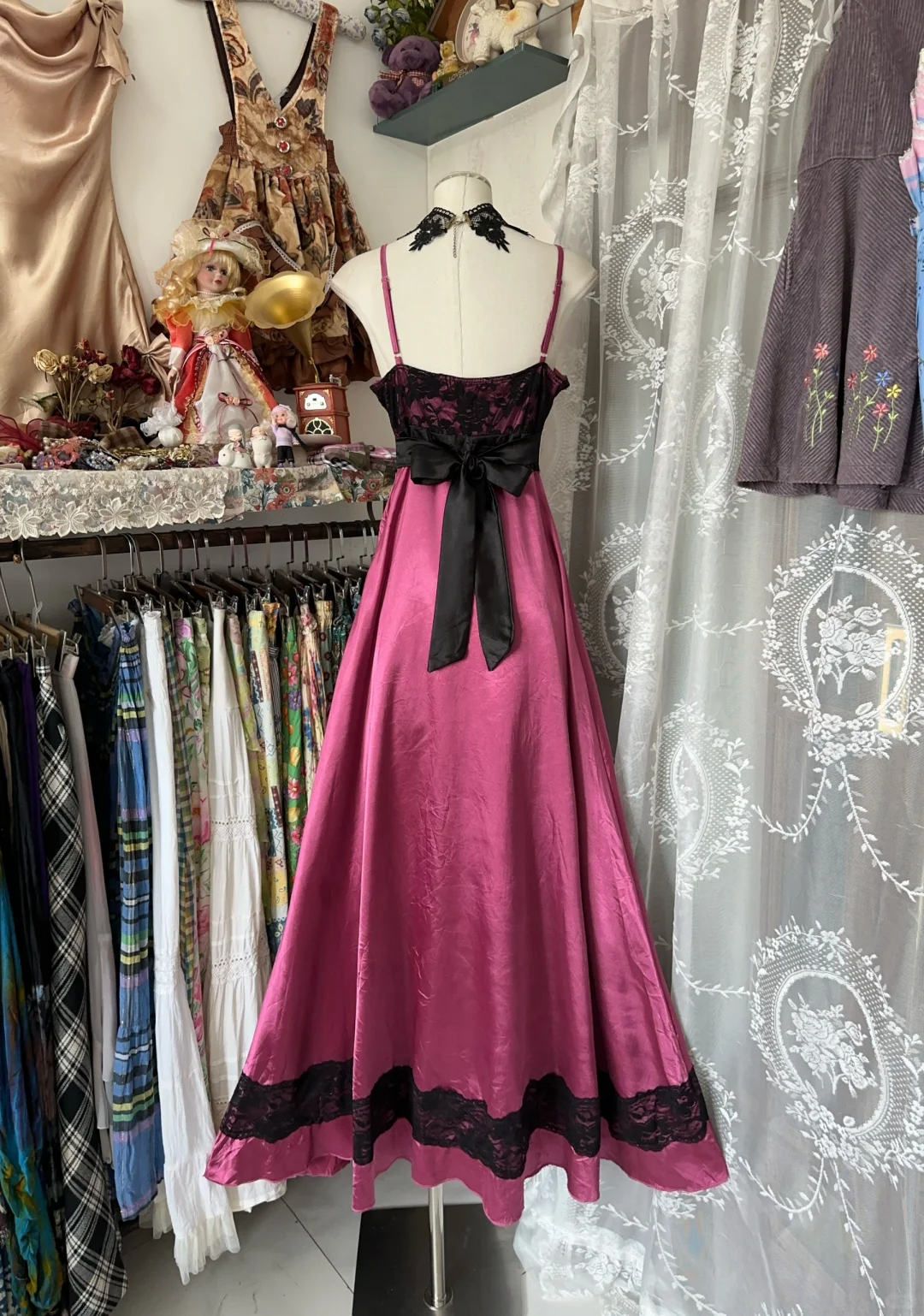 Pink Vintage A Line Straps Black Lace Satin Graduation Prom Dress SH5375