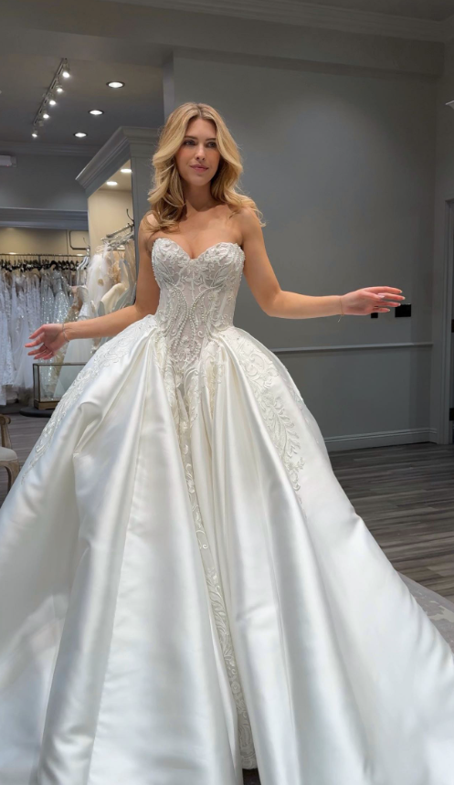 Luxurious Ball Gown Sweetheart Neck Exquisite Beaded Satin Long Wedding Dress SH8377
