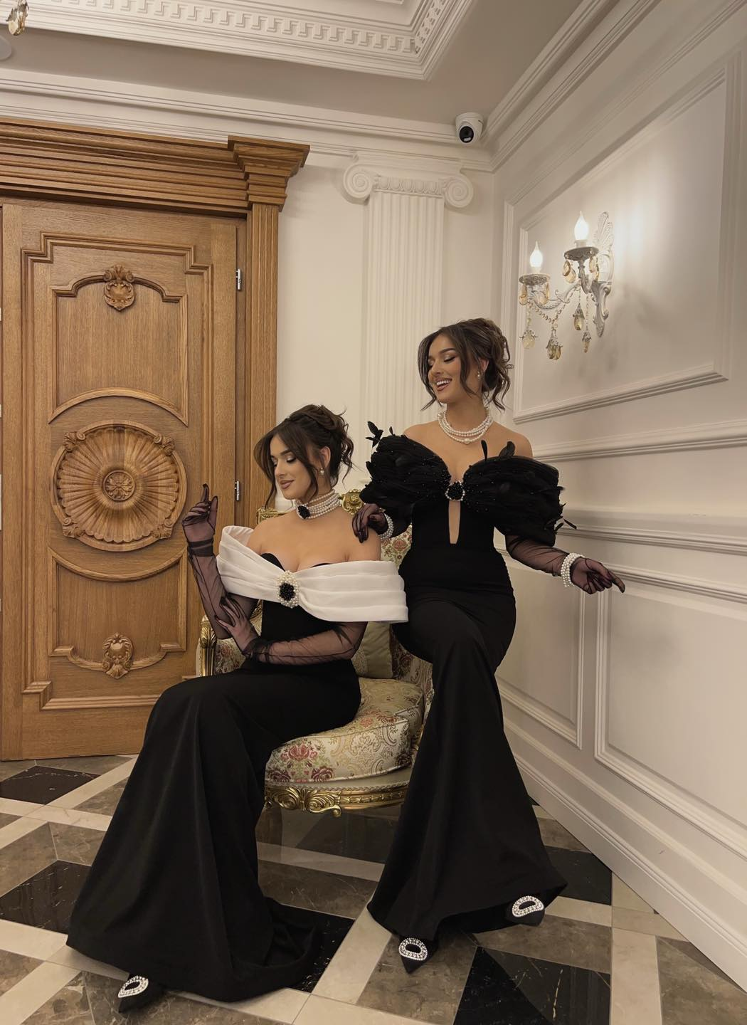 Classic Black-White Sheath Off the Shoulder Satin Prom Dress Evening Dress SH5530