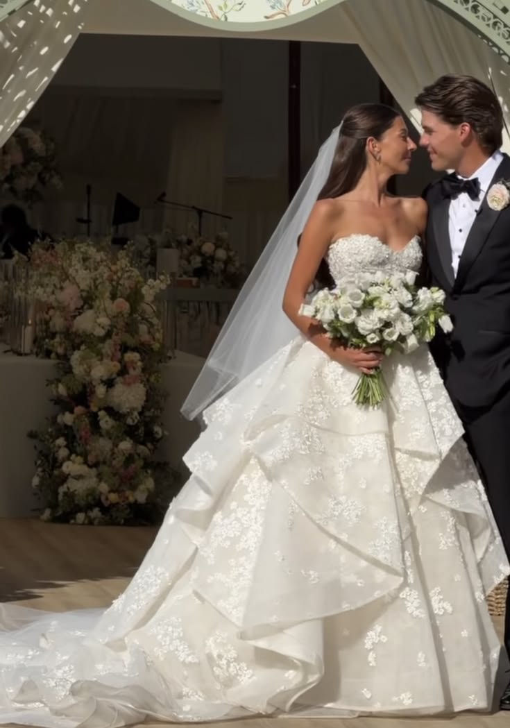 Stunning 3D Floral A Line Sweetheart Neck White Ruffle Tulle Long Wedding Dress SH8877