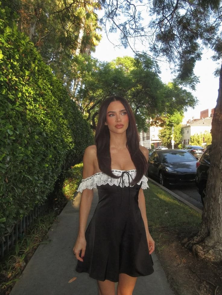 Classic Black-white A Line Straps Lace Satin Short Homecoming Dress SH8438