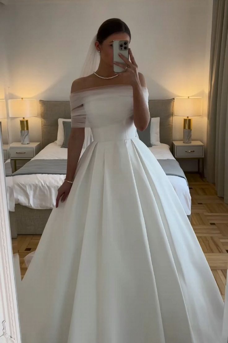 Vintage Ball Gown Off the Shoulder White Satin Tulle Long Wedding Dress SH7447