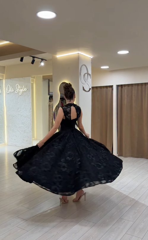 Elegant Classic A Line Straps Black Lace Backless Long Prom Dress SH5305