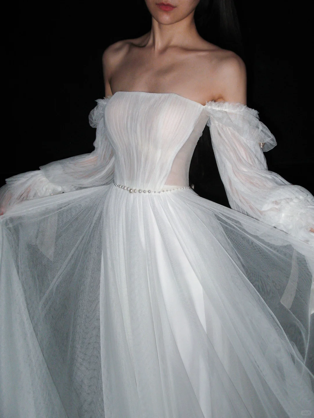 Gentle Ball Gown Long Seelve White Tulle Long Train Wedding Dress SH6679
