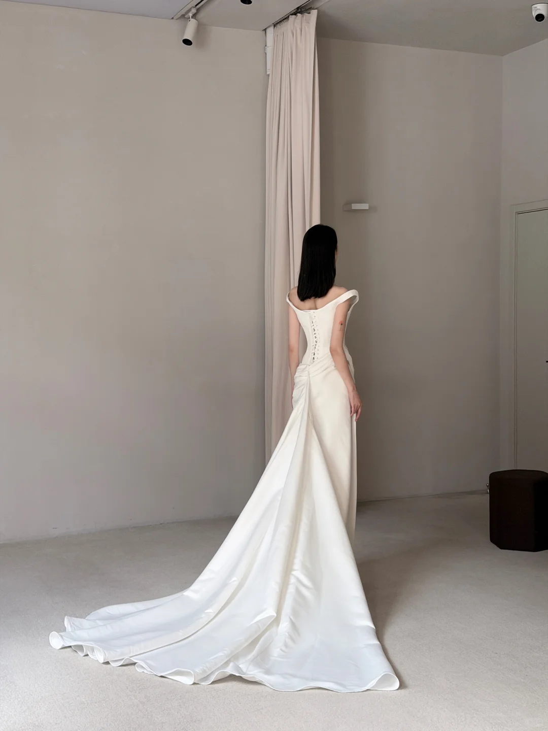 High-class Sheath Strap White Satin Long Train Wedding Dress SH7721