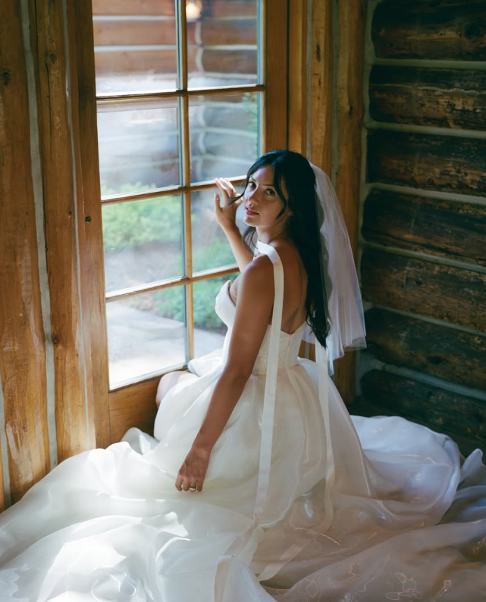 Simple Ball Gown Sweetheart Neck White Organza Slit Wedding Dress SH6986
