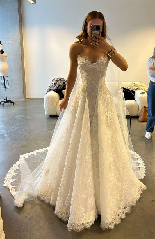 Dreamy A Line Sweetheart Neck White Exquisite Lace Wedding Dress SH8496